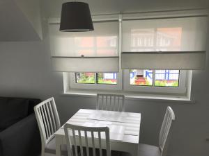 Apartment Amber White