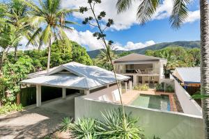 Luxury Executive Residence On The Beachfront