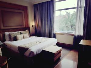 The Palms Town & Country Club - Resort