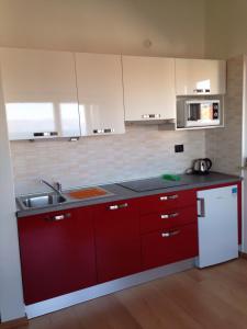 Rosso Apartment 400 m from Beach, Comfortable Stay & Free Parking