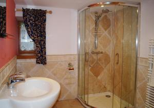 Val Rive - Rose Cottage