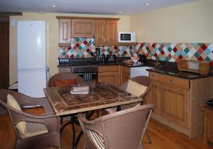 Val Rive - Rose Cottage