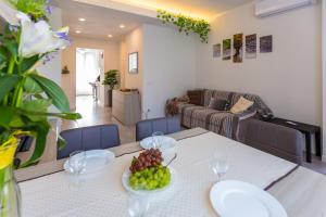GuestHost - Milano Business Balcony Flat