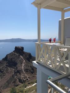 Pearl on the Cliff Hotel & Suites Santorini Greece