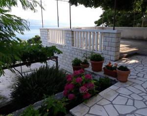 Apartments with a parking space Medici, Omis - 1045