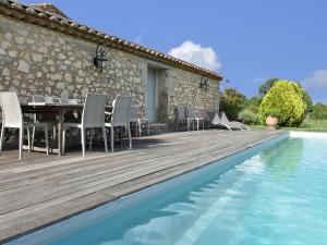 Villas Spectacular Villa in Viols En Laval with Swimming Pool : photos des chambres