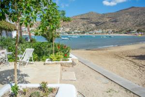 Gorgona Ios Greece
