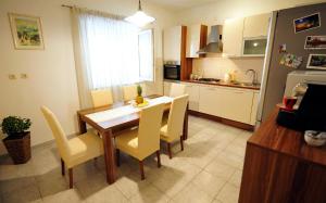 Green Garden Apartment