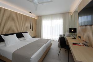 Triple Room (2 Adults + 1 Child) room in Hotel Caballero