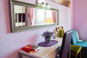 Apartment Port View-5 min from center