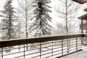 Three-Bedroom Apartment room in Powder Run C11 by Park City Lodging