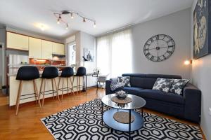 Old Clock apartment 