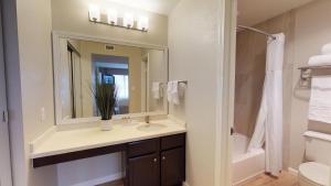 One Bedroom Suite - Full Kitchen room in Chase Suites