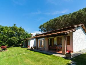 Cozy Farmhouse in Castiglion Fiorentino with Pool