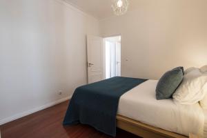 Apartment room in LovelyStay - Bica Patio Duplex
