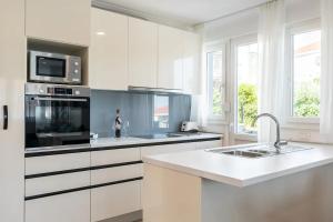 Relax & Recharge SEA VIEW Apartment