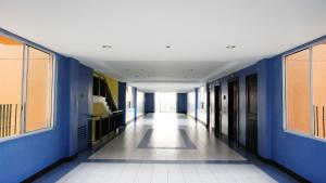 1BR with Balcony Overlooking Pool Chateau Elysee Near NAIA