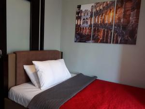 1BR with Balcony Overlooking Pool Chateau Elysee Near NAIA