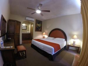 Club Cantamar Beach Hotel & Marina