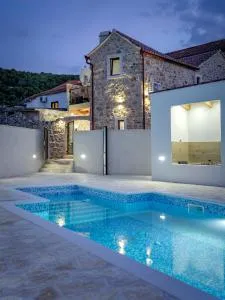 Villa Ploča on Hvar with a private heated pool - Dol