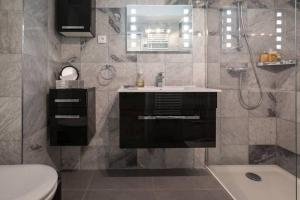 Appartements Remodeled Parisian Apartment : photos des chambres