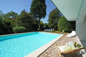 Villa Gecko, lovely family villa with private pool 100m from lake and shops, Villas Gardone Riviera - big - 24