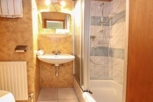 Classic Single Room with Shower room in Pension Hauser