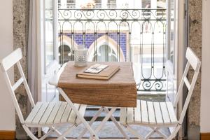 Studio (2 Adults) - Rua das Flores, nº 328 2 º Andar  room in Stay in Apartments - S. Bento
