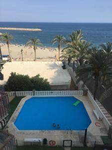 APARTAMENTO CON VISTAS AL MAR. PRIMERA LINEA DE PLAYA.