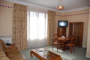 Hotels The Originals City, Hotel Le Bellevue, Montrichard (Inter-Hotel) : photos des chambres