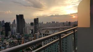 Modern Luxury Lower Penthouse Unit