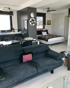 Stylish penthouse with Acropolis and 360 view - 4hvězdičkové hotely ve městě Atény