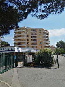 Appartements Studio proche plage, Frejus : photos des chambres