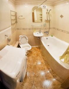 Luxury 3 Rooms Apartments in Center by Green House