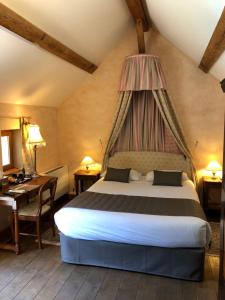 Hotels Chateau de Challanges : photos des chambres