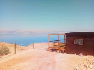 The Cliff Cabin at Metzoke Dragot