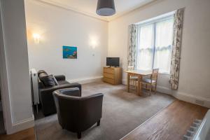 Large One-Bedroom Apartment room in Clydesdale Apartments
