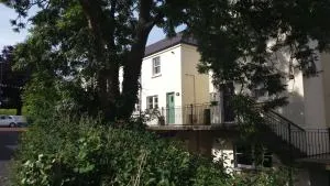 4 Bleach Green Apartments - 巴林托伊