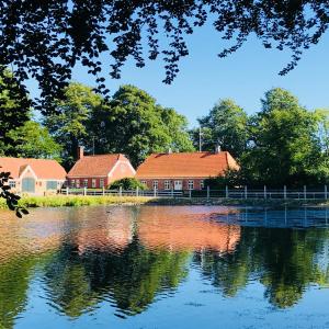 300m2 entire house with 3 bedrooms