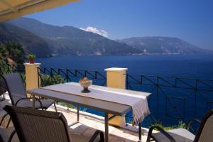 Villa Apoplous with pool