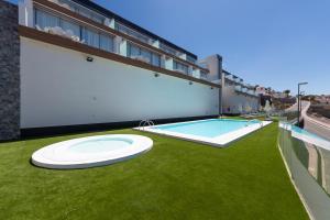 Beyond Amadores by Vector