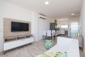 Beyond Amadores by Vector