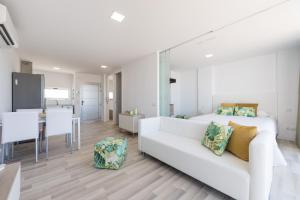 Beyond Amadores by Vector