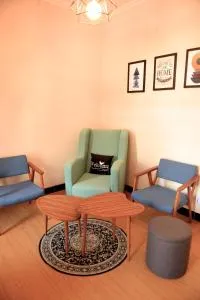 Huning House - 5 Bedrooms - Sampang