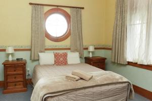 Admiral Court Motel & Apartments