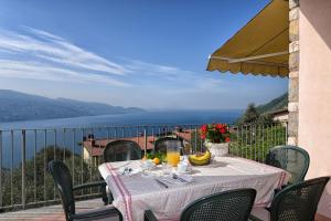 Appartamento con 2 Camere da Letto e Vista Lago