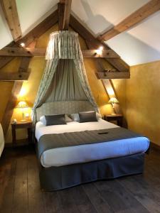 Hotels Chateau de Challanges : photos des chambres