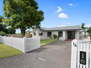 THE ASHMAN HOUSE - modern and close to town