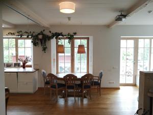 9 min from Palanga! luxury house on the river and sauna