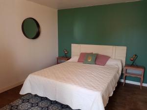 Maisons de vacances Le Clos de Tregalet : Maison de Vacances avec Piscine